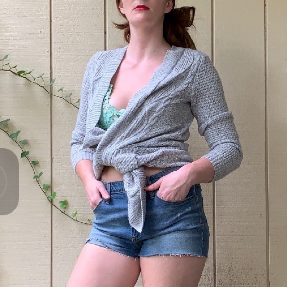 Universal Thread Pants - Universal Thread high waisted Jean shorts Sz 8/29 women’s medium wash raw hem